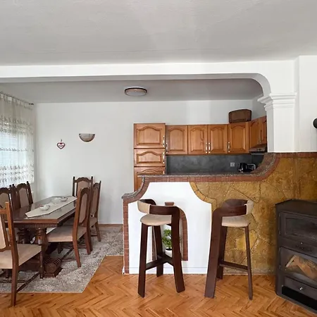 Apartman Dudex 2 *